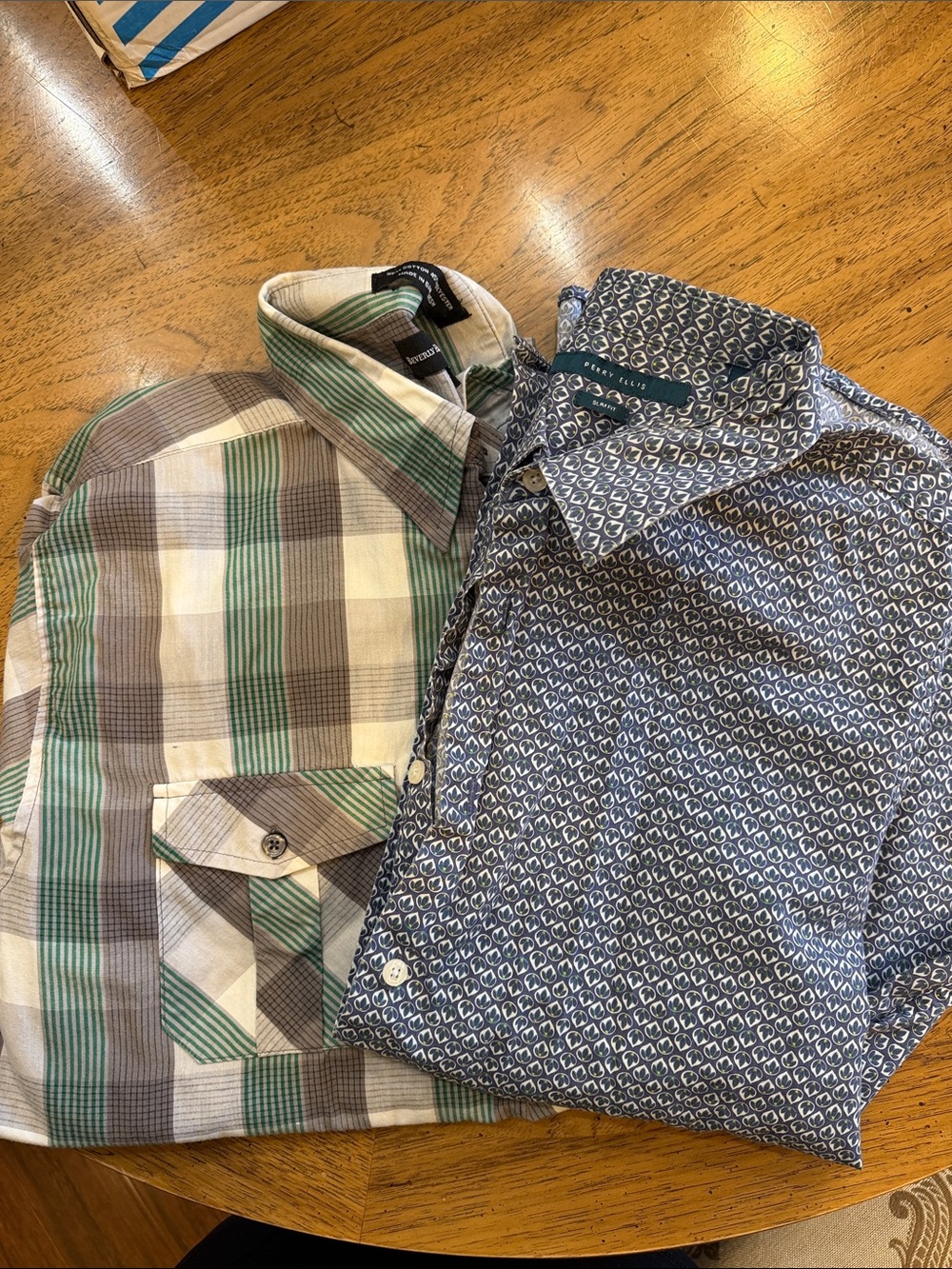 Bundle of 2 Short sleeve button downs, sz XL